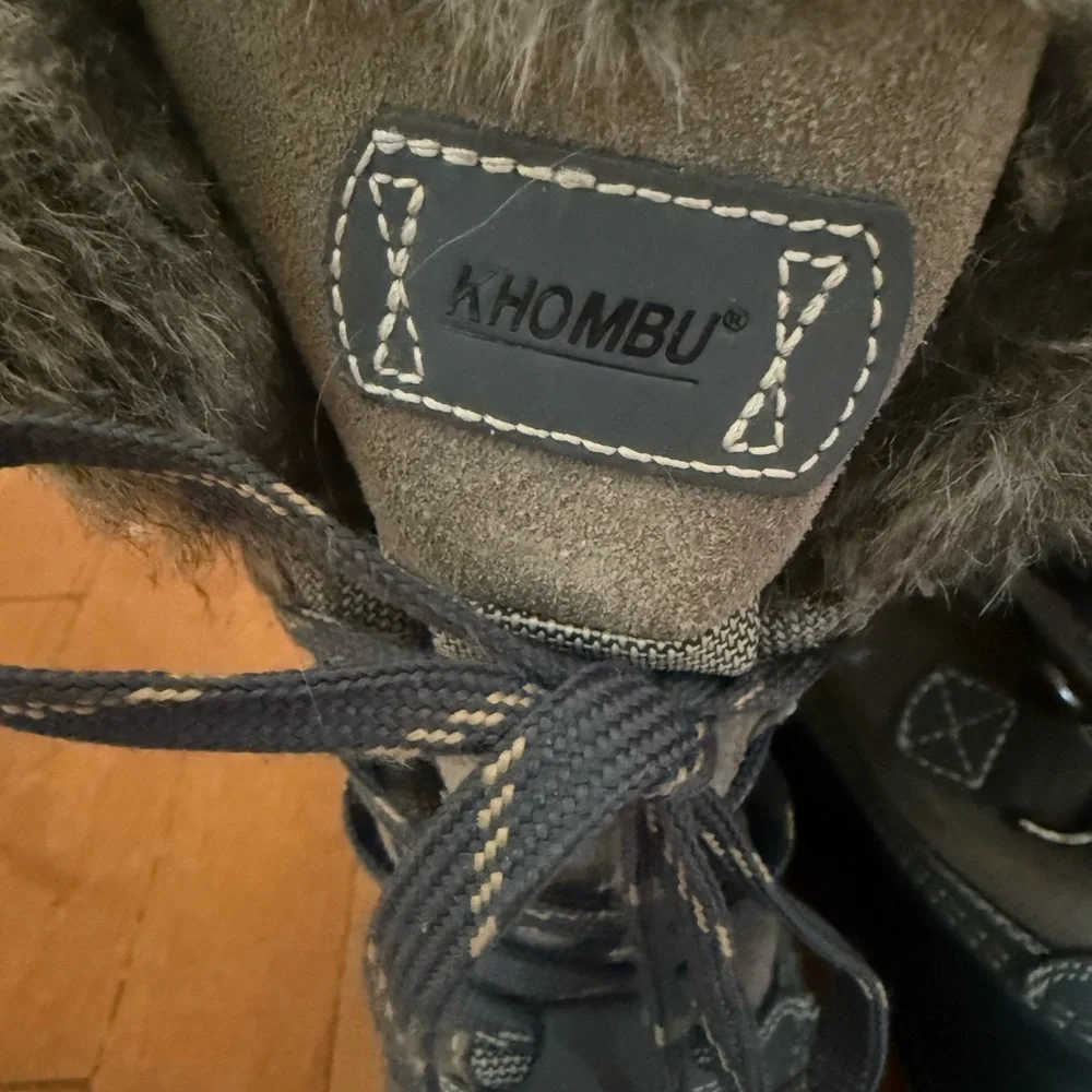 Khombu  womens winter boot size 9